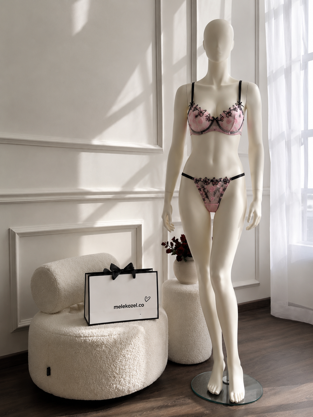 HAMBURG model  Two-Piece Lace Set