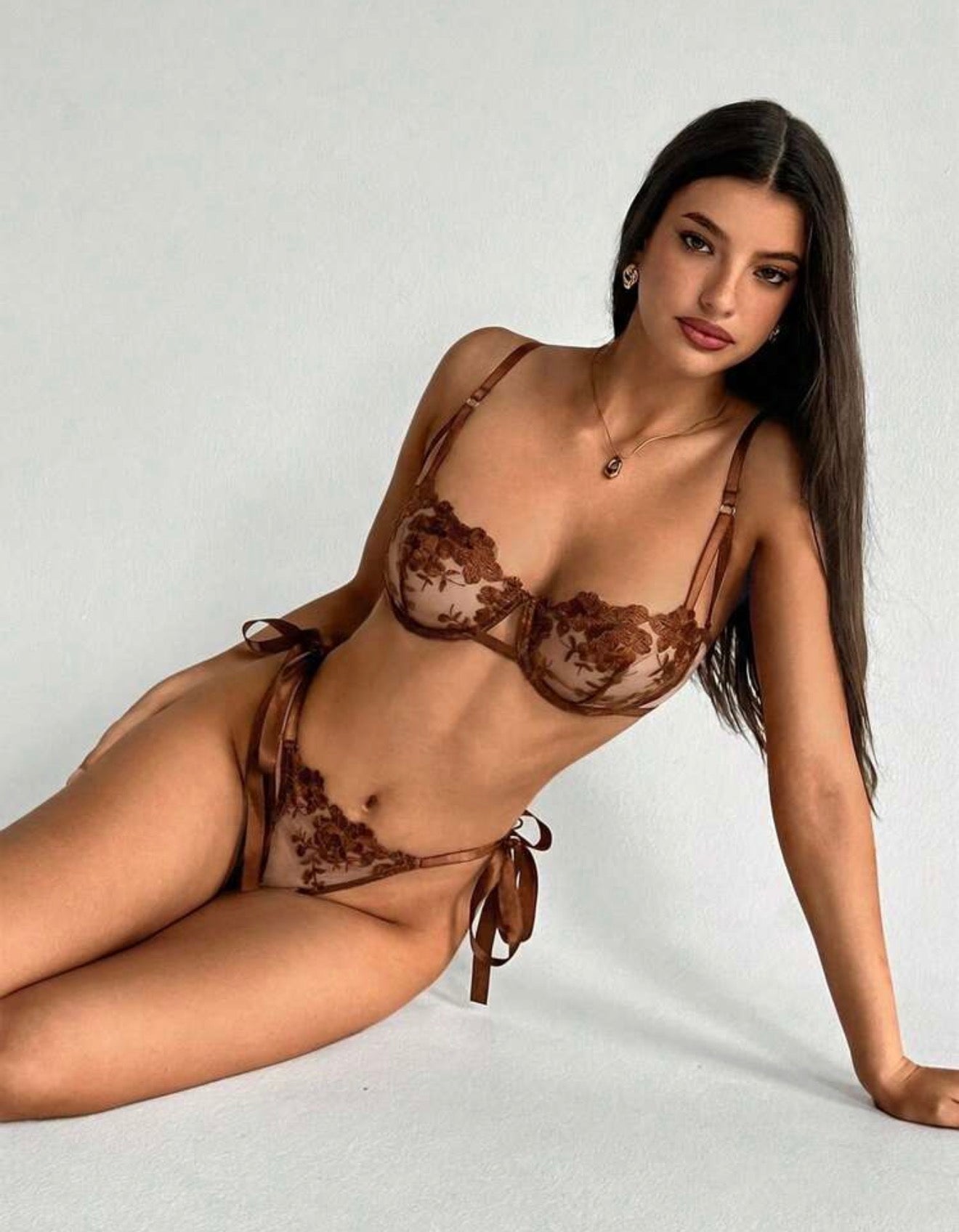 NOSAK Model Elegant French-Style Two-Piece Women’s Lingerie Set