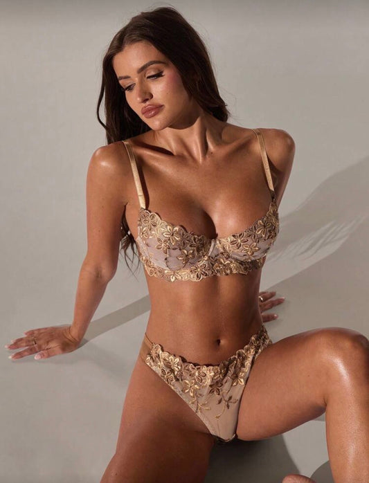 SASANI Model – Romantic Style Lingerie Set