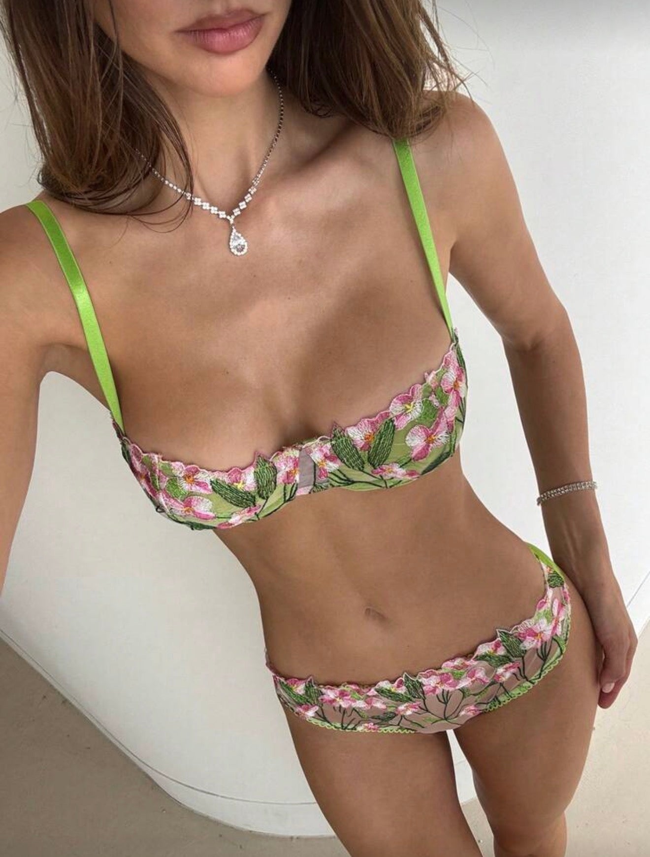 ABKHAZIA Model Elegant French-Style Two-Piece Women’s Lingerie Set