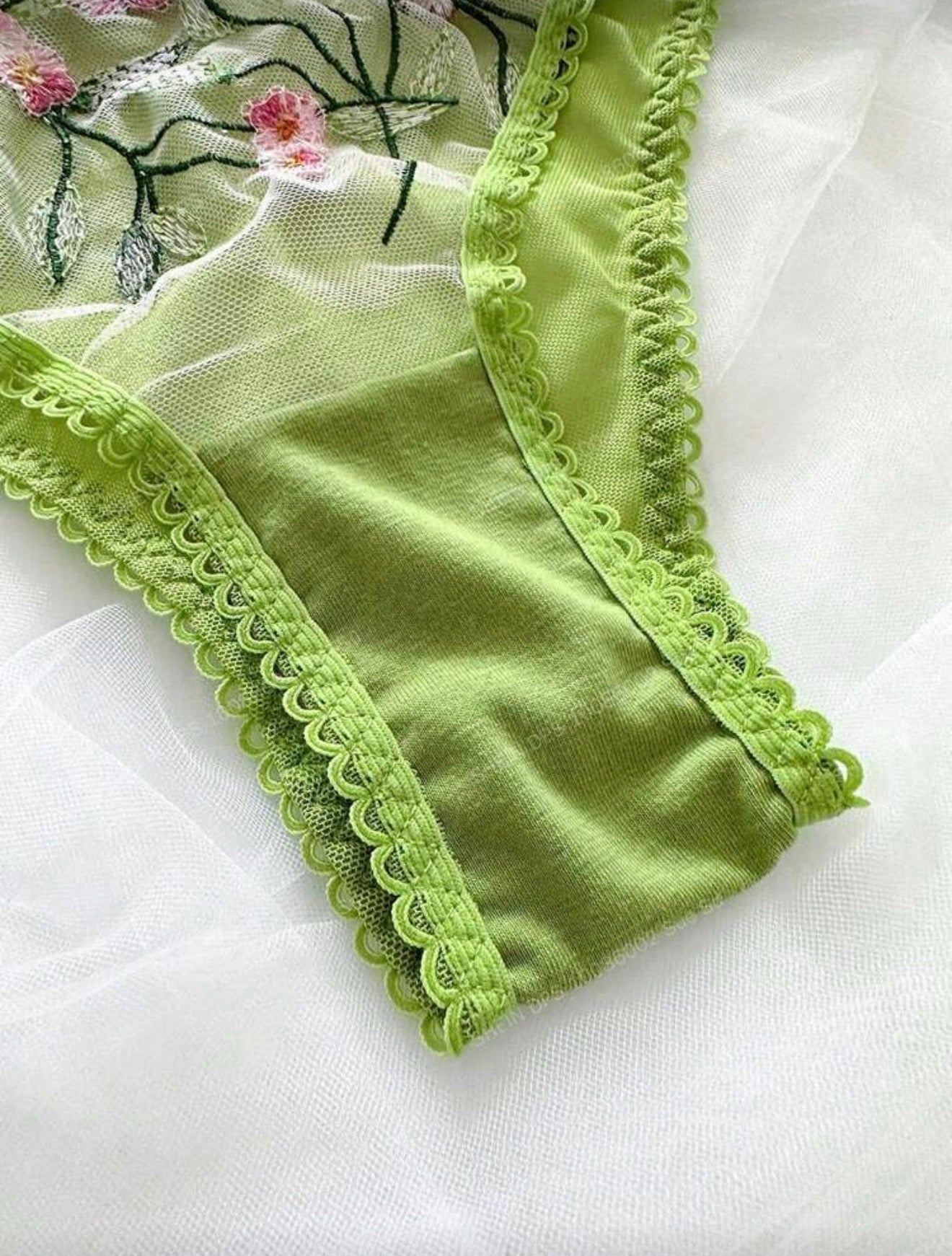 ABKHAZIA Model Elegant French-Style Two-Piece Women’s Lingerie Set