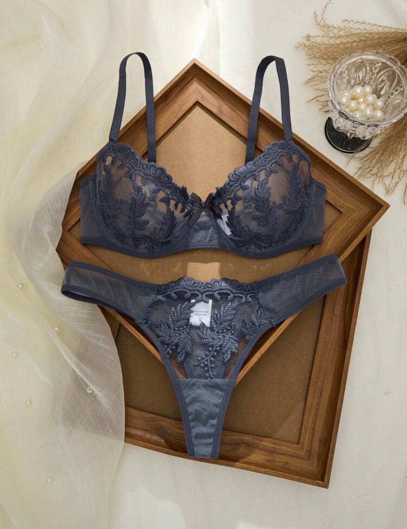 RENANYA Model Elegant French-Style Two-Piece Women’s Lingerie Set