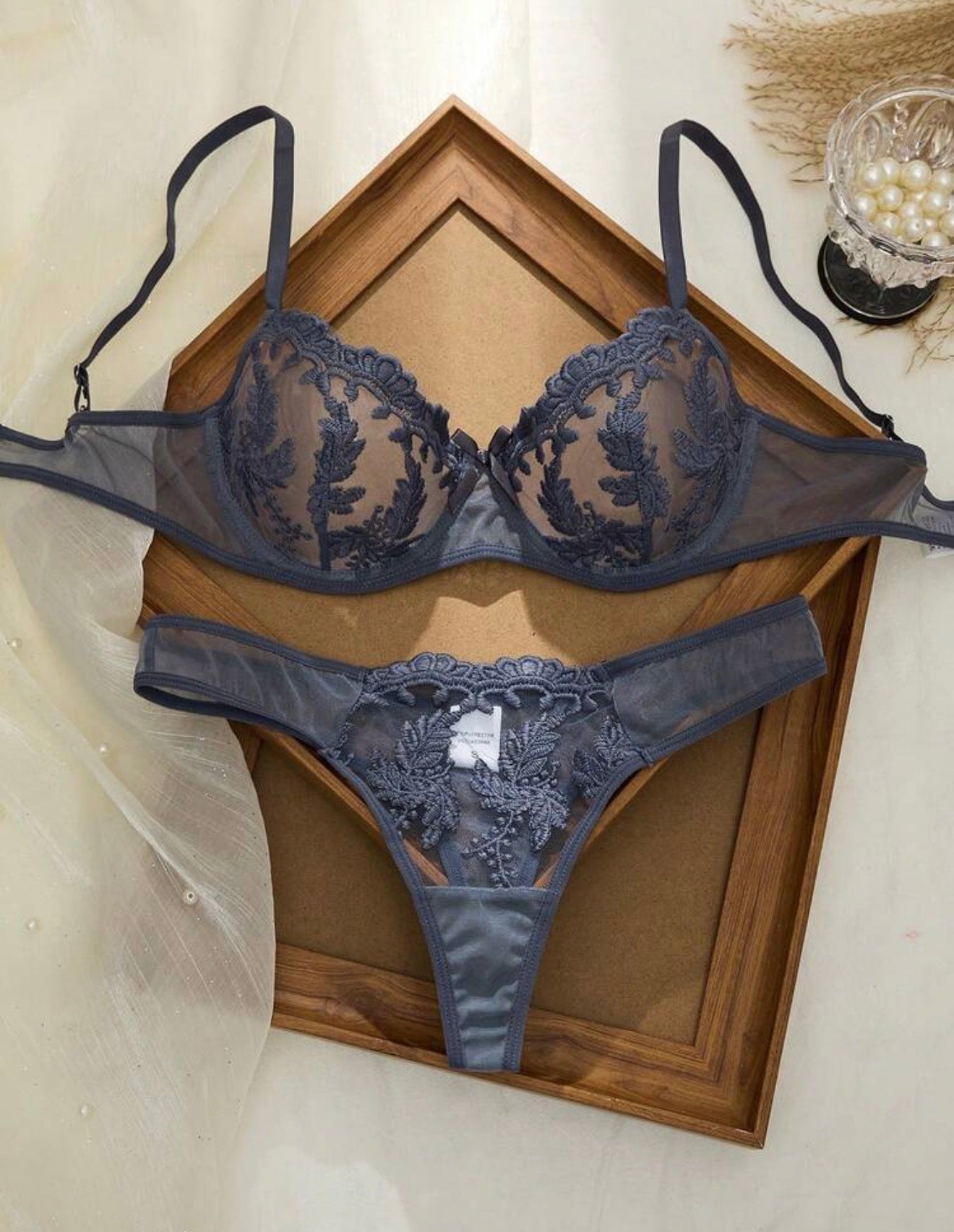 RENANYA Model Elegant French-Style Two-Piece Women’s Lingerie Set