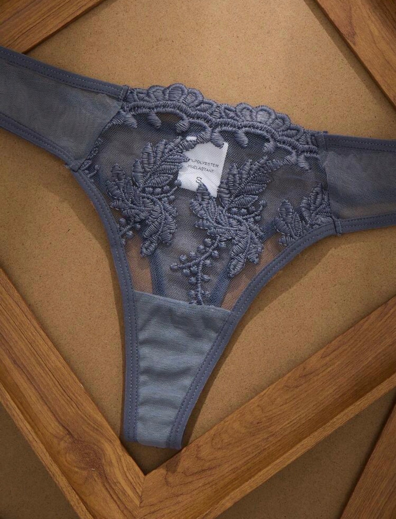 RENANYA Model Elegant French-Style Two-Piece Women’s Lingerie Set
